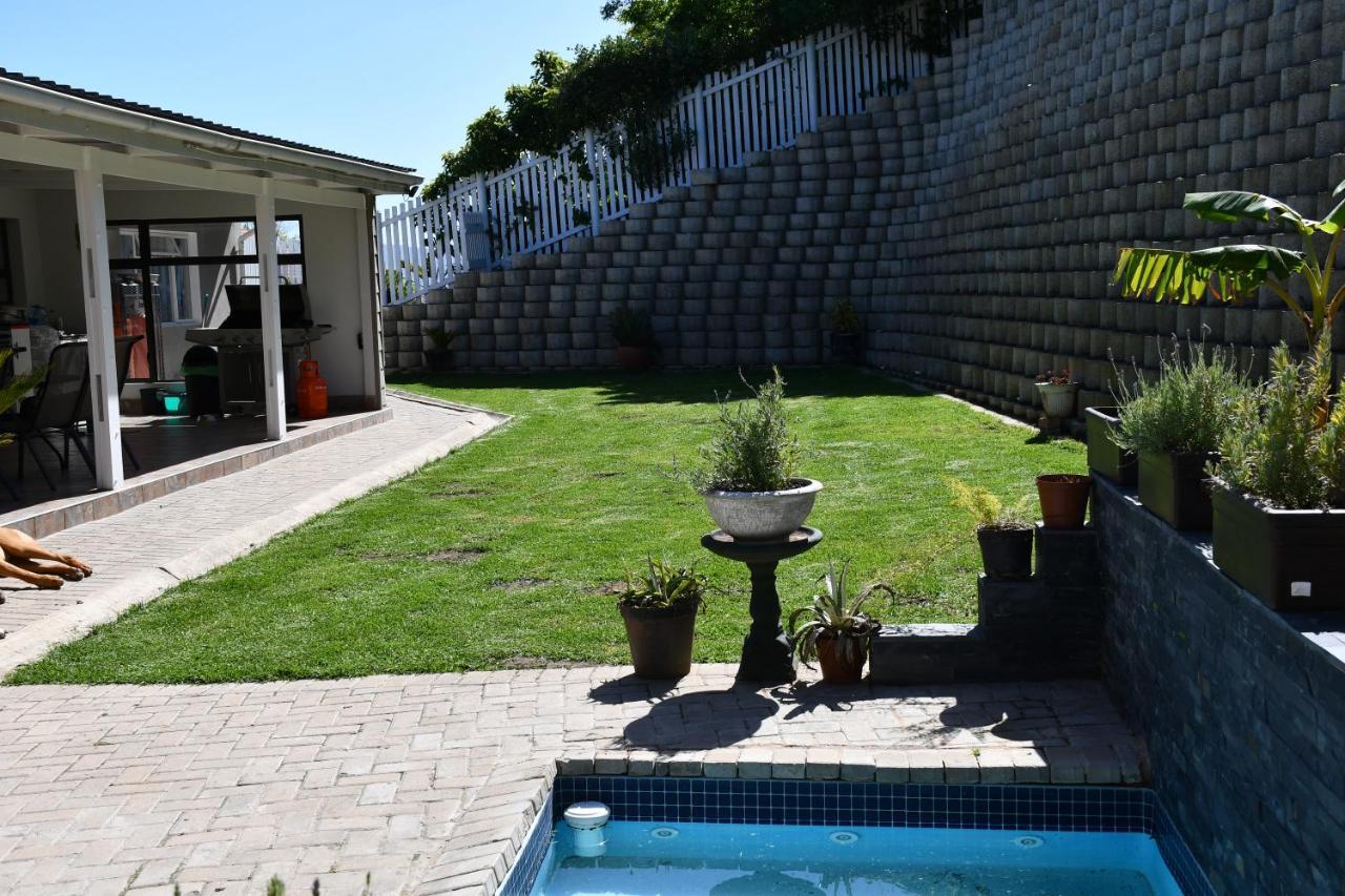 Friendz Guesthouse Knysna Exteriör bild